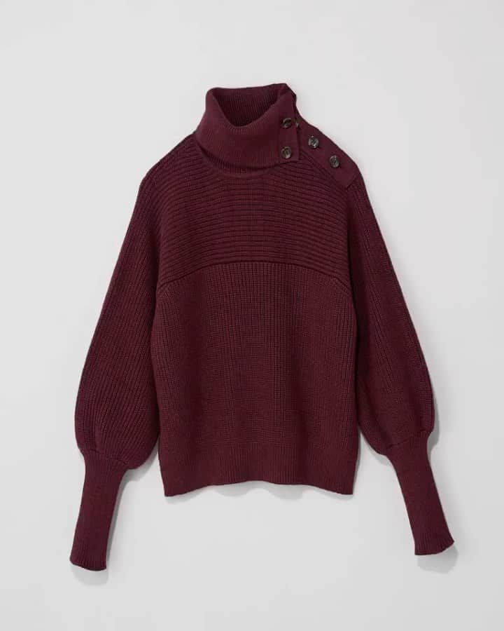 アディアムのインスタグラム：「#ADEAM Fall Winter 2021 Collection features a variety of richer fabrics, transitional pieces, and cozy knits. Discover the new arrivals at ADEAM.com.」