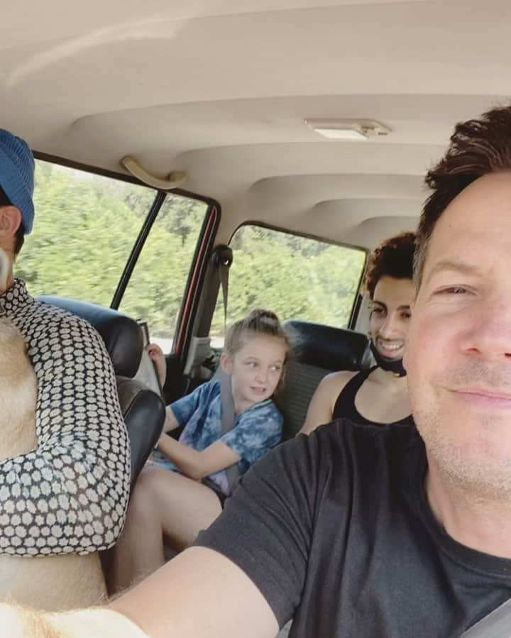 ピエール・ブーヴィエのインスタグラム：「Car rides with the fam.  @chadtepper @lexnourbeats stay tuned for some fun stuff soon. 🔥🔥🔥 #doglover」