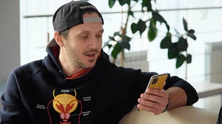 マキシム・トランコフのインスタグラム：「У меня для Вас сюрприз! В новом эпизоде «90 секунд челлендж» первый легионер. Первый представитель #teamtutberidze . Первый грузин , звезда @figureskatinggeorgia Морис Квителашвили @moriskvit . ☮️ Ссылки добавлю как выложим видео, по традиции в сториз и шапку профиля.」