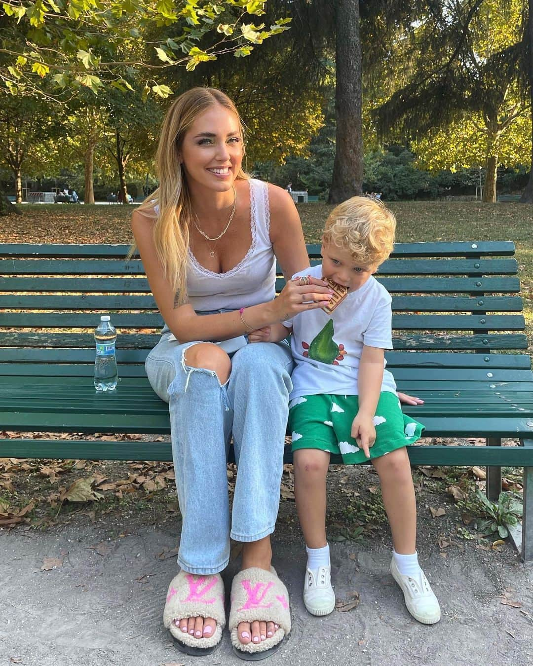 キアラ・フェラーニさんのインスタグラム写真 - (キアラ・フェラーニInstagram)「Park time with Leo ❤️」9月7日 17時16分 - chiaraferragni