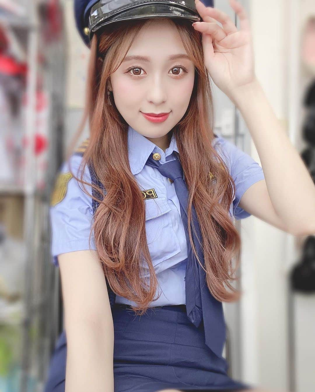 横田りかのインスタグラム：「せるふぃ✨ ポリスになりました👮🏻 似合うかなぁ？ ⁡ #photo #everyday #rq #ゲーマー #ゲーム女子 #プロセカ #beauty  #cute #モデル #ゲーム大好き #FPS女子 #enjoy #オタク女子 #racequeen #followme #レースクイーン  #love #APEX #shooting #beautiful #PS4  #赤髪 #happy #えーぺっくす #コスプレ #撮影会 #音ゲー #APEXLegends」