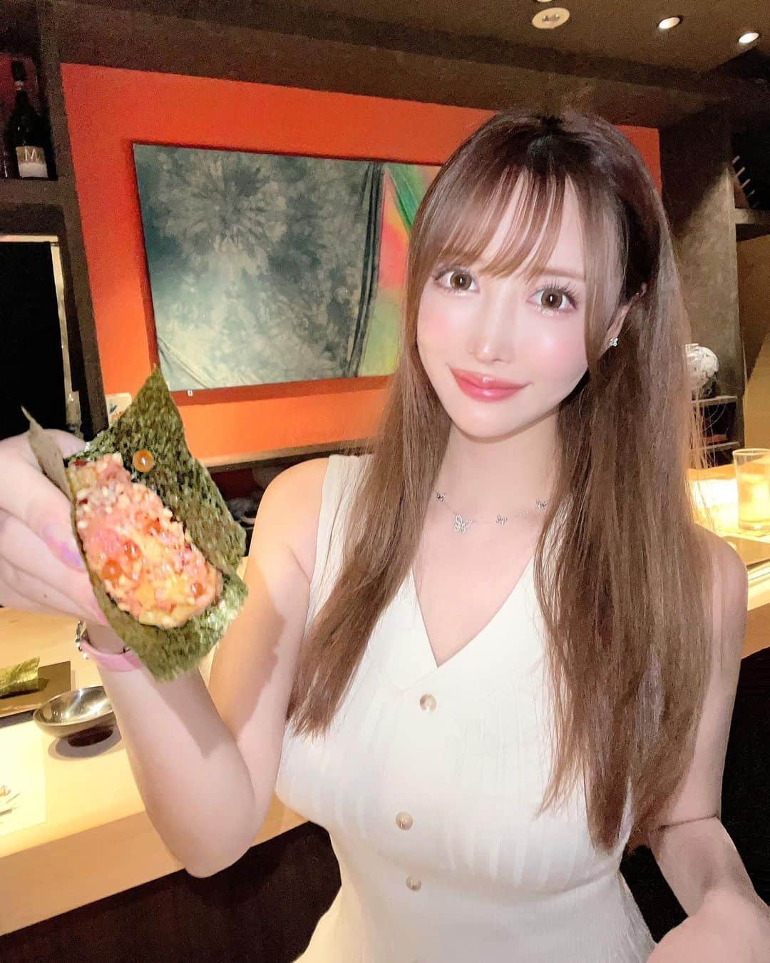 蘭子のインスタグラム：「和心でお寿司女子会🍣💕 . このトロとイクラとたくわんの おはぎが美味しすぎました❤️ . 至福🤤 . . . 📍渋谷和心【 @wagokoro10000 】 . #寿司#鮨好きな人と繋がりたい#すしすたぐらむ #東京グルメ#東京グルメ部 #グルメ#グルメ好きな人と繋がりたい #グルメ女子 #グルメスタグラム #グルメな人と繋がりたい #グルメ部 #渋谷グルメ#渋谷ディナー#渋谷ランチ #ごはん記録」