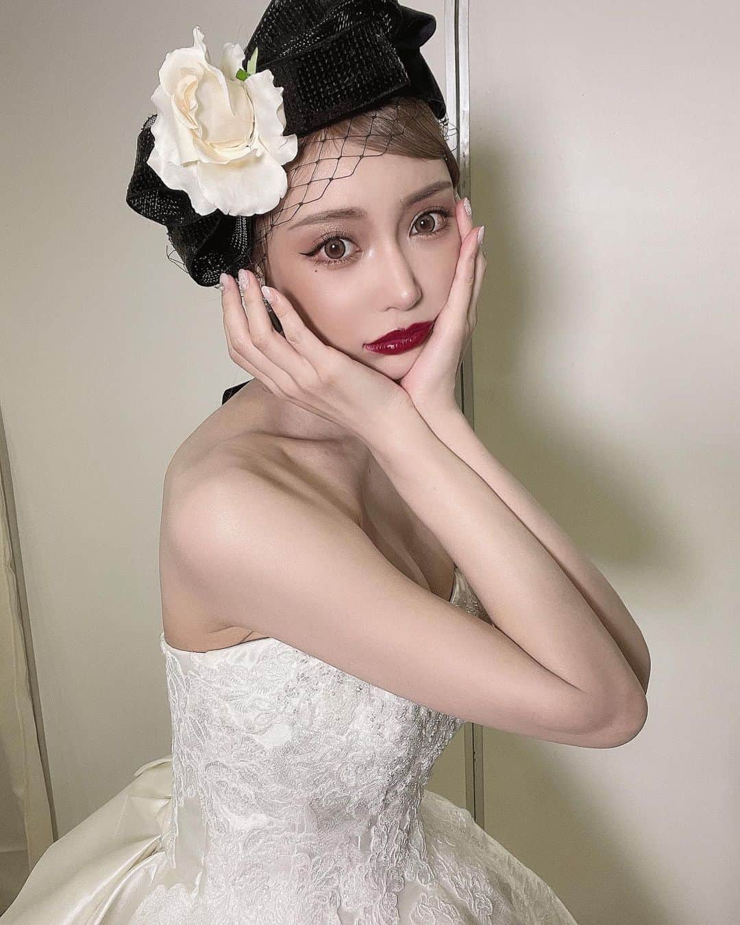 明日花キララのインスタグラム：「ドレスもメイクもネイルもヘッドドレスも全部素敵..🥺🥺  @eri.ogawa1102 最高のステージありがとう❤︎ #関西コレクション」