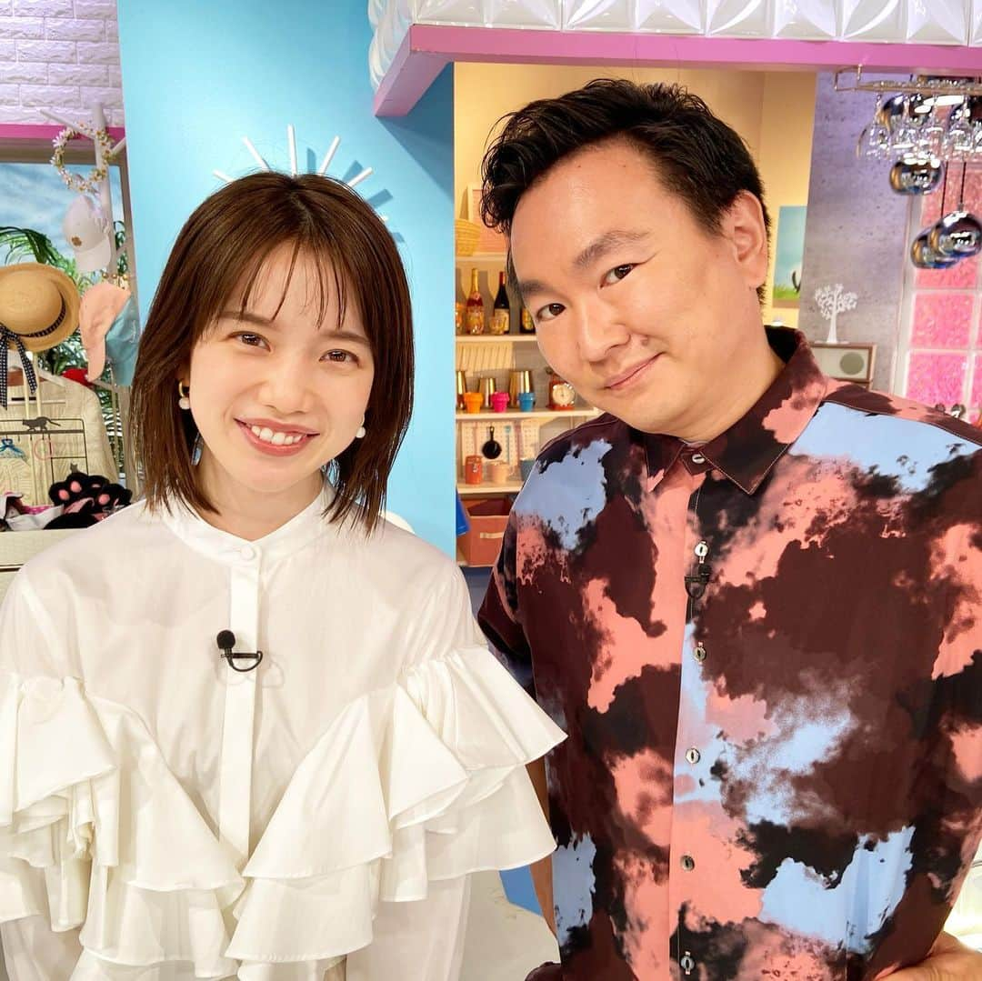 あざとくて何が悪いの？（テレビ朝日公式）さんのインスタグラム写真 - (あざとくて何が悪いの？（テレビ朝日公式）Instagram)「あなたはもう見ましたか？👀 先週放送の #かまいたち ゲスト回🥳 あざと連ドラ第1話💖 かまいたちが出会ったあざとい芸能人の二本立て😻 まだの方は是非TVerやAbemaなど見逃し配信で🏠  写真は弘中アナの大ファンだという山内さんとのツーショット👏」9月7日 10時54分 - azatoinsta