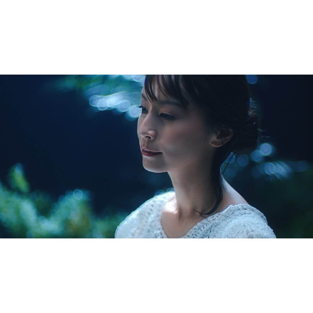 鈴木亜美さんのインスタグラム写真 - (鈴木亜美Instagram)「台湾の映画 「初めての珈琲〜第一杯咖啡〜」の 主題歌『Drip』を本日発表させていただきました。  ☕️☕️☕️  お話を伺ったときは海外からということで驚きましたが、 私にできることなら喜んでと思い参加させていただきました。  作詞も担当させていただいていて、 初めて飲んだコーヒーの忘れられない想い、 香りや懐かしい空気、 そして恋心が思い描けるように 作詞させていただきました。  ☕️☕️☕️  🔻「Drip」はYouTube限定配信で MusicVideoを本日より公開  🔻映画「初めての珈琲」は 10/2(土)に日本映画専門チャンネルにて放送  となります。 どちらもぜひご覧ください☺️」9月7日 12時07分 - amiamisuzuki