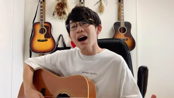 川崎鷹也のインスタグラム：「『パラレルワールド』歌ってみました🙏久しぶりの歌ってみた弾き語り！新鮮で楽しかったなぁ。才能で溢れているアーティストがたくさんいるね😊出会わせてくれてありがとう。ぜひ原曲を。 #パラレルワールド #bak #yo_ko #川崎鷹也 #カバー #歌ってみた #弾き語り #instagood #instagram #instalove #instacool #instafollow #instamusic」