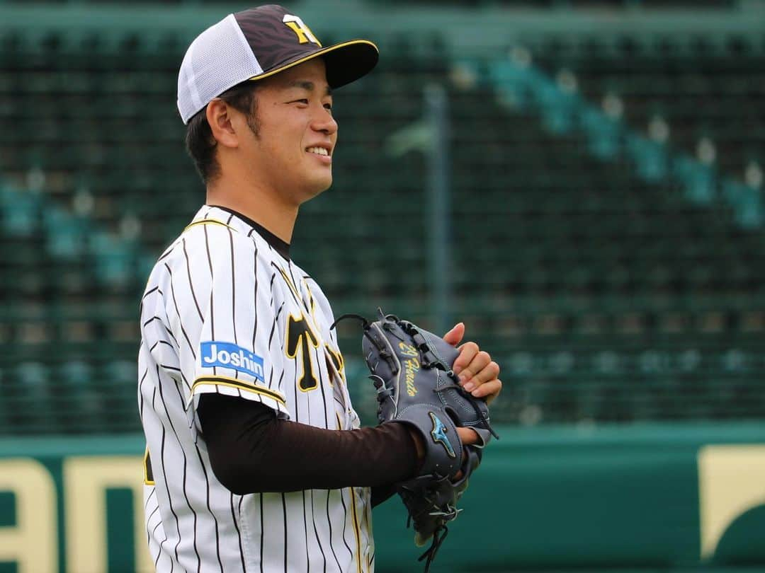 阪神タイガースさんのインスタグラム写真 - (阪神タイガースInstagram)「今日から甲子園でヤクルトとの3連戦‼︎ 試合前練習の様子です！  #糸原健斗 選手 #西勇輝 選手 #髙橋遥人 選手 #原口文仁 選手 #佐藤輝明 選手 #阪神タイガース #挑超頂」9月7日 16時20分 - hanshintigers_official