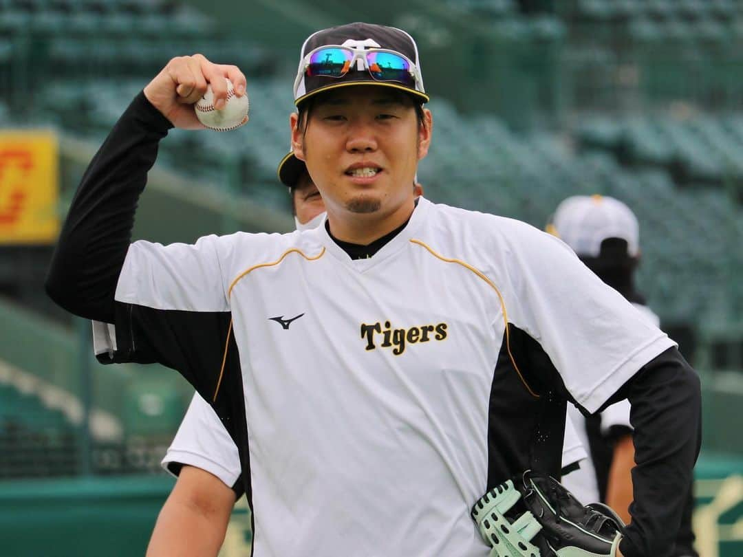 阪神タイガースさんのインスタグラム写真 - (阪神タイガースInstagram)「今日から甲子園でヤクルトとの3連戦‼︎ 試合前練習の様子です！  #糸原健斗 選手 #西勇輝 選手 #髙橋遥人 選手 #原口文仁 選手 #佐藤輝明 選手 #阪神タイガース #挑超頂」9月7日 16時20分 - hanshintigers_official