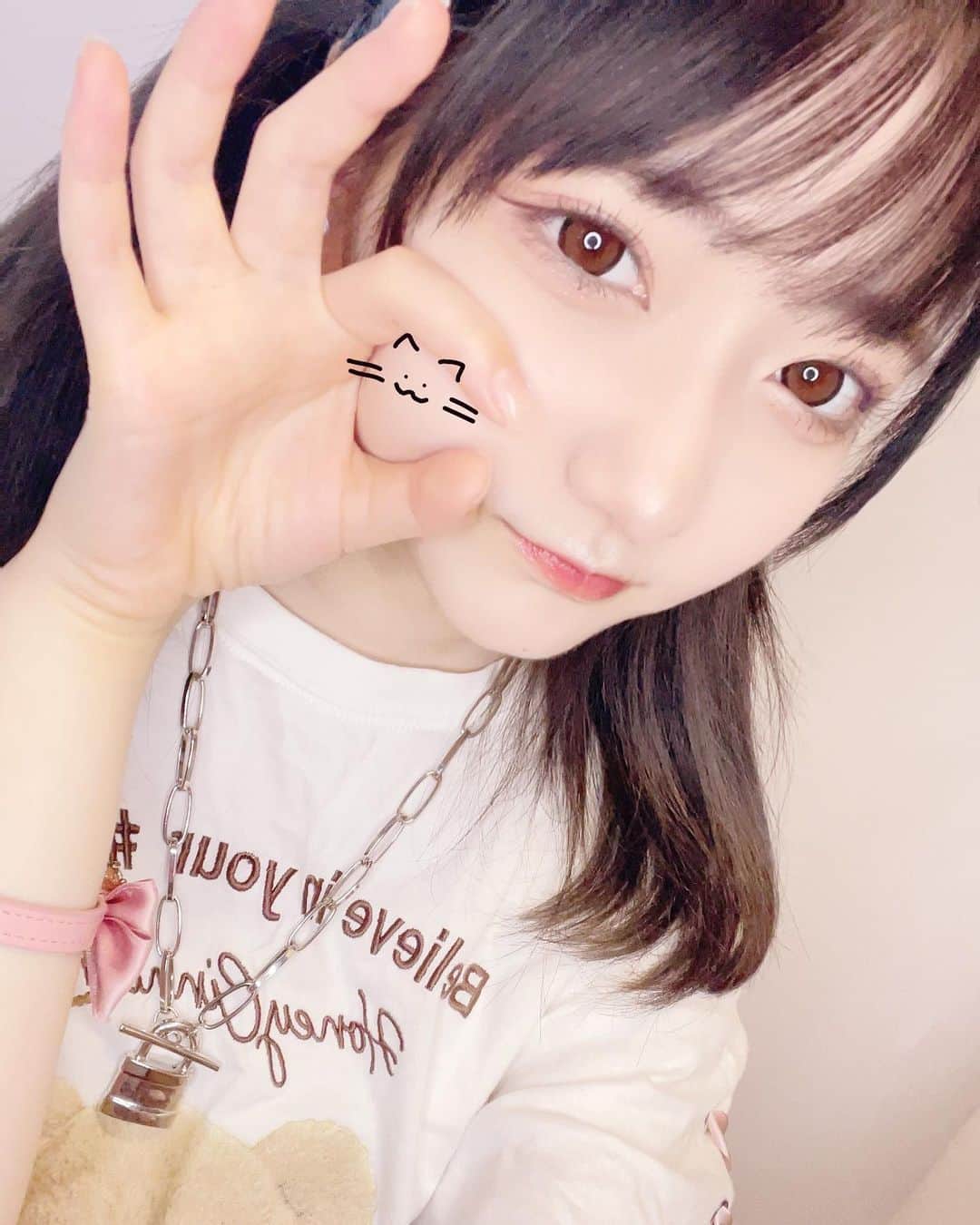 加藤咲希のインスタグラム：「😸💖 . #もしかしてほっぺにねこ描くのってもう流行ってない #04 #05 #04line #自撮り界隈 #黒髪 #ツインテール #jk2 #sjk #加藤は元気にやってるよ」
