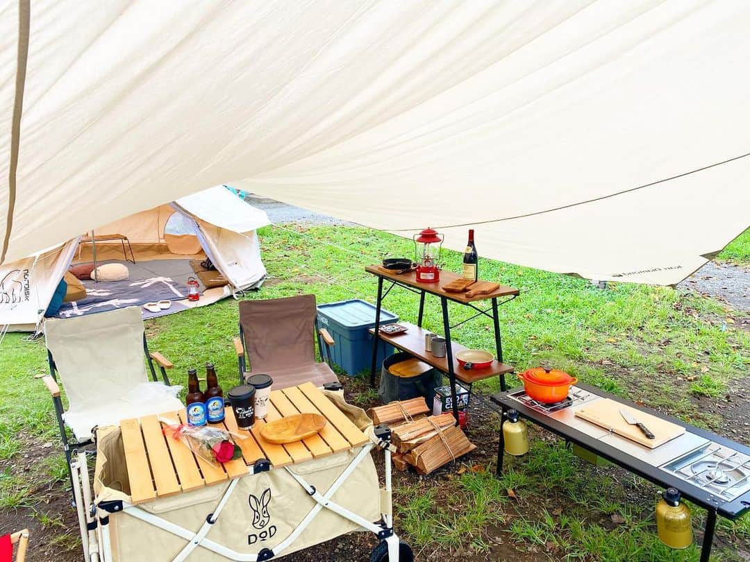 岩間恵さんのインスタグラム写真 - (岩間恵Instagram)「テントを買ってから初キャンプ🏕  初めてのことだらけで大変だった...！ 次の日も大雨の中で撤収したからかなり疲れたし、 もうキャンプ行けないかも...と思ってしまいました。が！思い返すと楽しかったからまた絶対行きます🥰  #キャンプ #キャンプコーデ #夫婦でおそろい #ノルディスクアスガルド #ノルディスクタープ #アスガルド12 #アスガルド #nordiskcamp #snowpeakcampfire」9月7日 19時00分 - iwamame