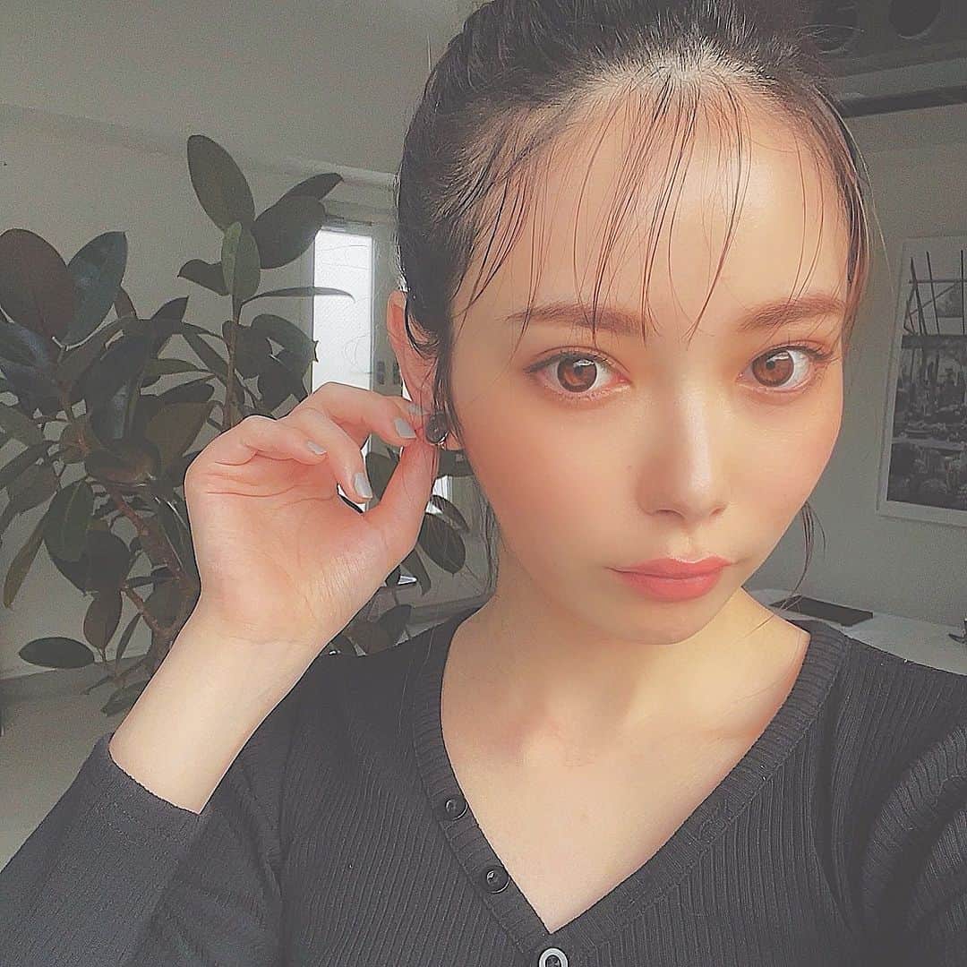 竹本萌瑛子のインスタグラム：「インスタ、今後は正方形でキメるぞの顔 . 周りのフレンドにインスタがダサいと言われるし 自分でも心からそう思うので統一感がんばる 結局ヤキニクあげたらごめん . #でこひろ子」