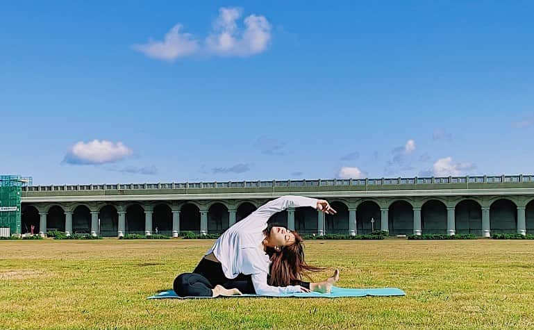 吉田知那美さんのインスタグラム写真 - (吉田知那美Instagram)「・ Some fresh air into my body🐫🐕🐈🌗🌿 ・ 私たちのZUMBAの先生カナちゃん @atozfitness_kanako が繋いでくれたご縁でみあさん @mia_takeshige さんに引き続きまたまた稚内で素敵な出会いが🤲  これからの競技人生の、ずっと探してた最後のピースが見つかった気持ちで、身体はもちろん心がほぐれた一日でした。ふぅぅ〜🦭🦦🦥 ・ #沖ヨガ #yoga #zumba  #稚内 #モシリパ #アミノバイタル #reset」9月7日 19時57分 - chinami1991