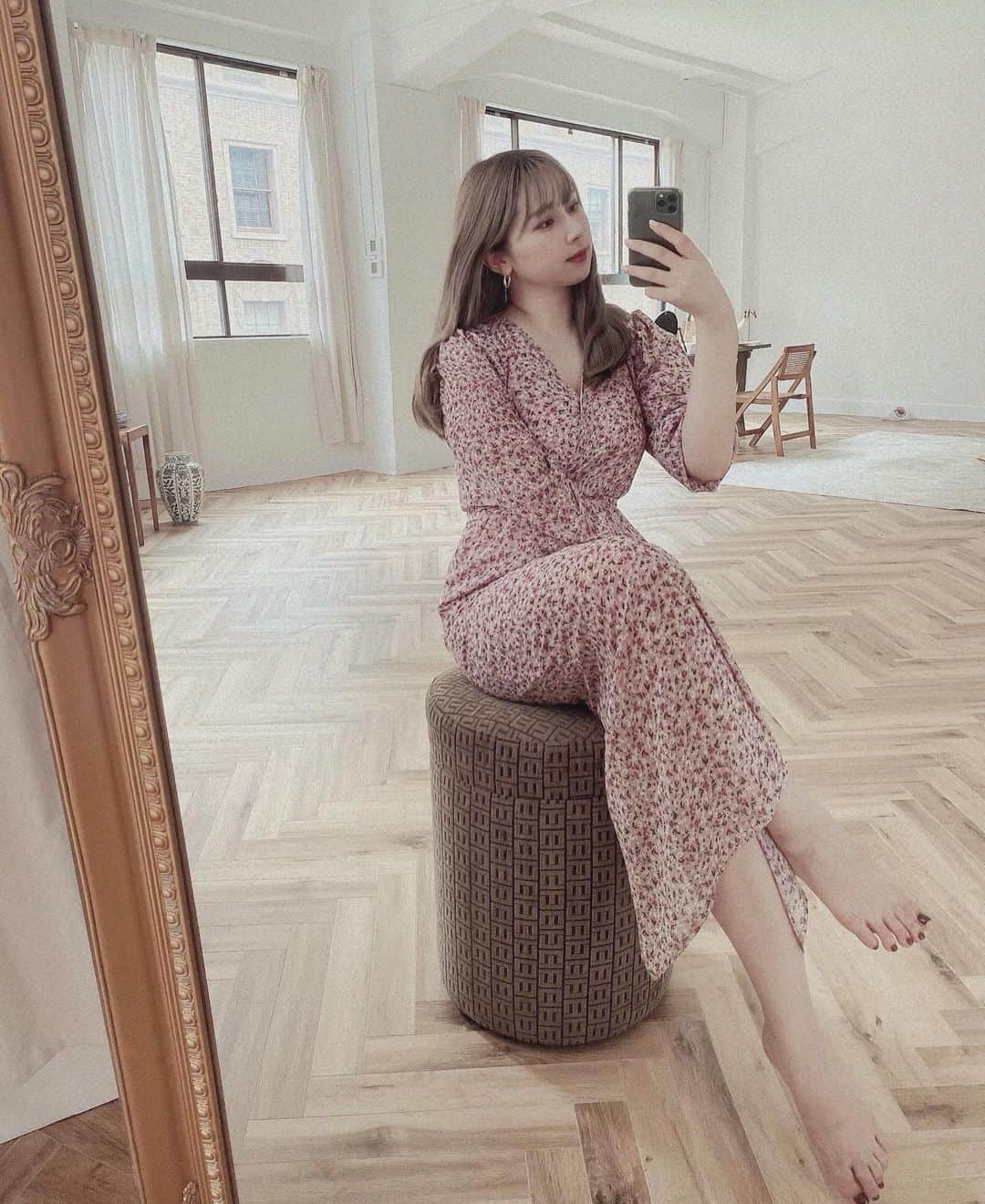 puinpiのインスタグラム：「code♡  なんだかんだワンピースがやっぱり１番好きで  大人になって着るピンクもやっぱり好き。  このワンピースお気に入りで、 テラコッタの方は2枚買いしたんだ〜♡  もぅ少し涼しくなったら、ショートニットと着るのもたのしみ♡  #Pui #Puishop #コーデ #ワンピース」