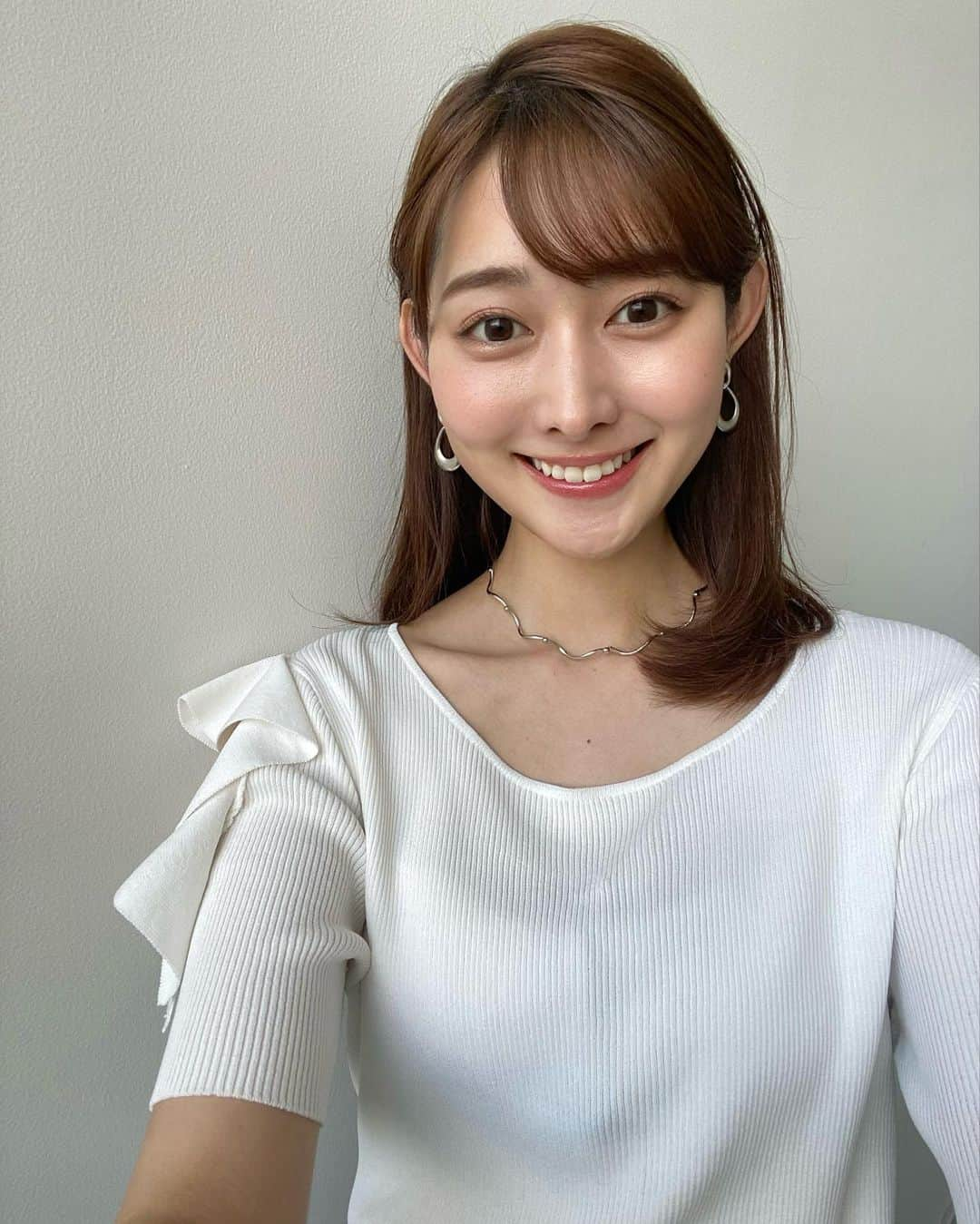 テレビ朝日「グッド！モーニング」さんのインスタグラム写真 - (テレビ朝日「グッド！モーニング」Instagram)「森山みなみです！  グッド！モーニングをご覧いただき、ありがとうございました。  今朝の衣装です♪ 久々に晴れたので屋上で撮影しました！ 外は気持ちがいいですね☀️  トップス：LAISSE PASSE @laisse_passe スカート：ノーリーズ@nolleys_official アクセサリー：Osewaya @osewaya_official  明日も宜しくお願いいたします😊  #テレビ朝日 #アナウンサー　 #森山みなみ」9月7日 20時08分 - good_morning_ex