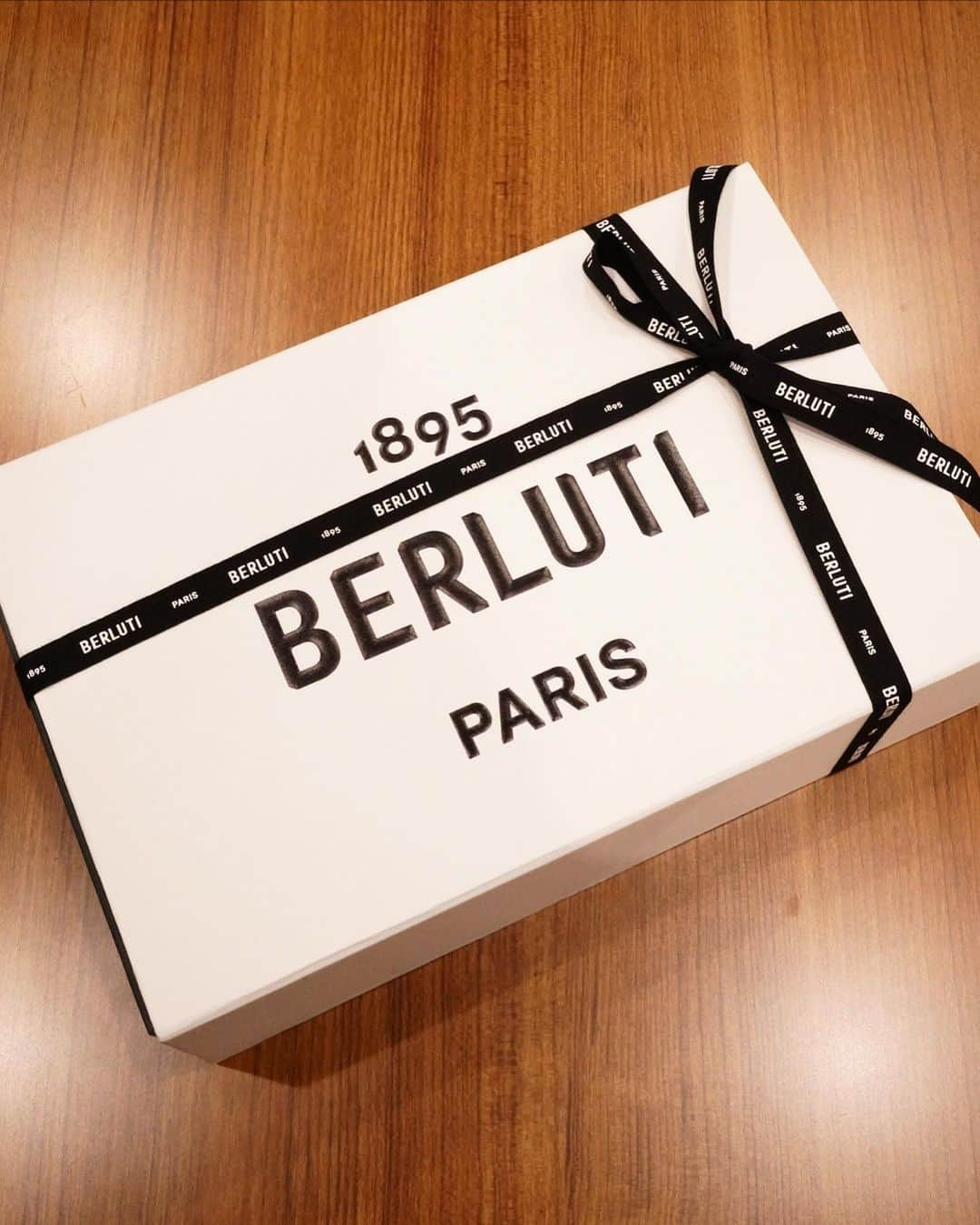 桜田通さんのインスタグラム写真 - (桜田通Instagram)「@berluti さんから贈り物🎁  #Berluti #ベルルッティ」9月7日 20時53分 - dorisakurada