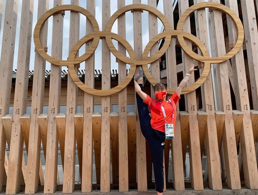 杉原愛子さんのインスタグラム写真 - (杉原愛子Instagram)「1枚目の腕の血管やば🤣 #木の五輪マーク #東京オリンピック #Tokyo2020 #オフショット」9月7日 20時54分 - aiko_sugihara