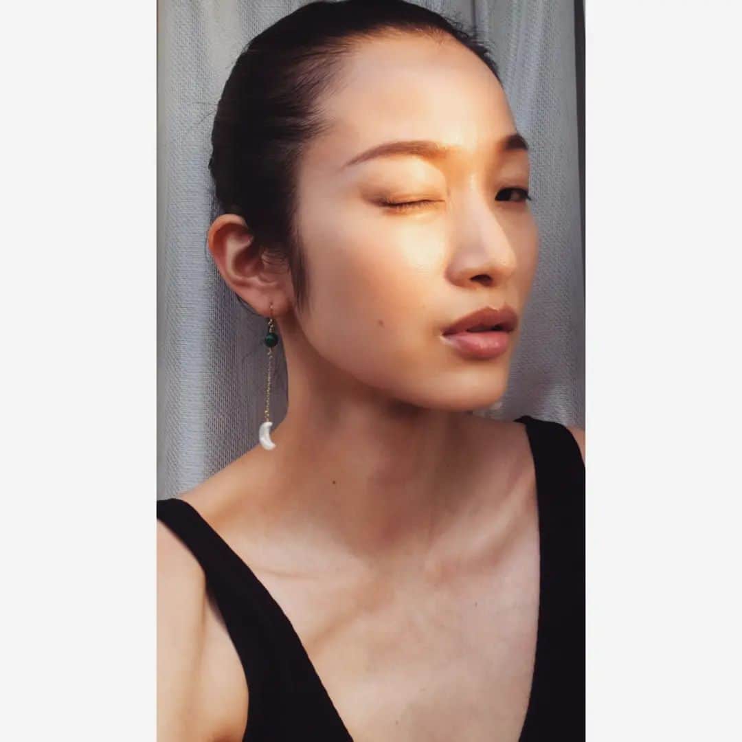 のインスタグラム：「☀️💍👤🌏🌙 . . . New earrings!  #西日とひとり遊び #neep_eko  #moon  #earth  #ho #hitomitakara #2021」