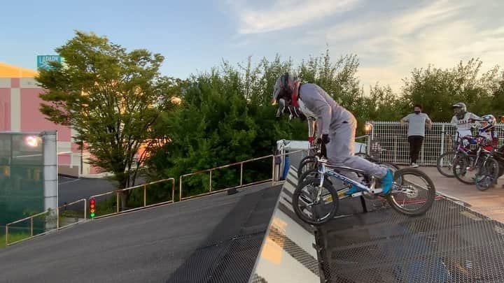 増田優一のインスタグラム：「Gate session  @cyclepia_kishiwada_bmx_track 🙌🏻 Video: @koubounomura  __________________________ #TenBMXCommandments #bmx #bmxracing #nationalchamps #whowantsit」