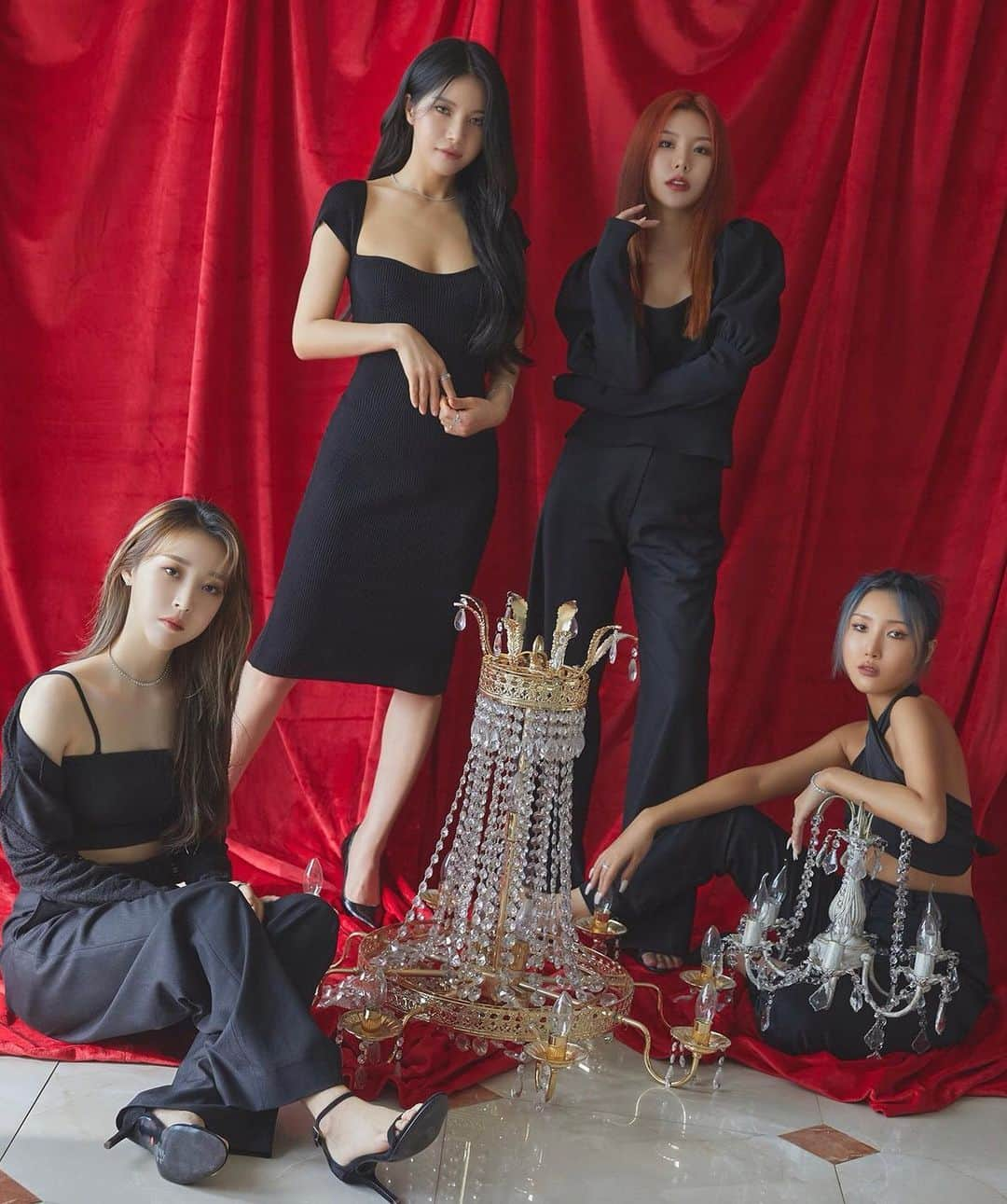 ファサのインスタグラム：「[#마마무] I SAY MAMAMOO : THE BEST 2021.09.15 6PM RELEASE✔ 🔹 CONCEPT PHOTO 🔹  #mamamoo #마마무 #hwasa #화사 #hyejin #ahnhyejin #moonbyul #solar #wheein #moomoo #kpop #girlgroup #gg #kpopgirlgroup #maria」