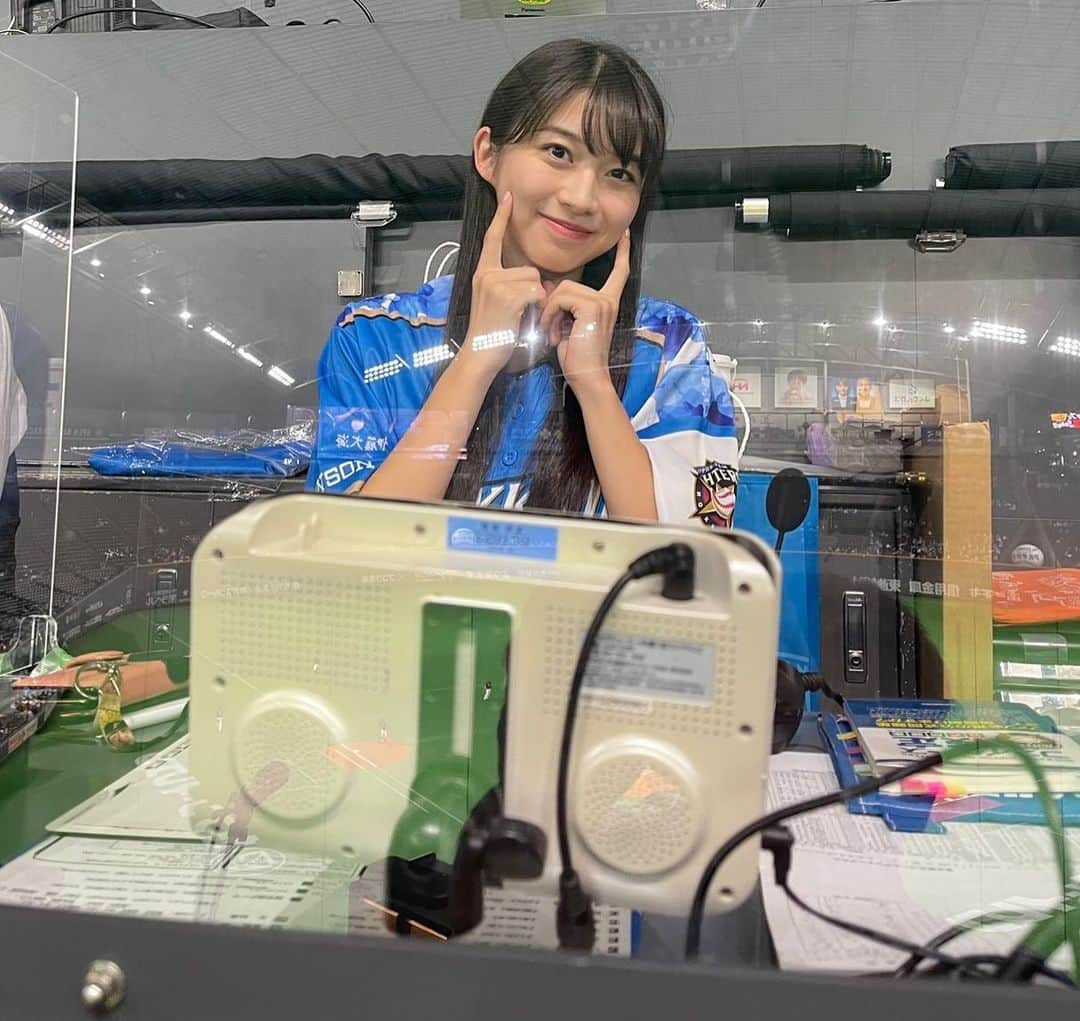 牧野真莉愛さんのインスタグラム写真 - (牧野真莉愛Instagram)「♡ ♡ 💕今日のまりあ🐰💕※マネージャーさん📷撮影 写真①3裏 写真②5裏 写真③生歌歌って追加点 写真④満塁のピンチを凌いだ後の7回裏 以上🎤マネージャーさん【実況】 ※写真③“ジンギスカン”歌って近藤選手タイムリー👑byまりあ ♡ ♡  #lovefighters 🐻🐻🐿🦊 @fighters_official  #北海道日本ハムファイターズ ❤️ @frep_the_fox  #モーニング娘21 #morningmusume21 #牧野真莉愛」9月7日 23時41分 - maria_makino.official