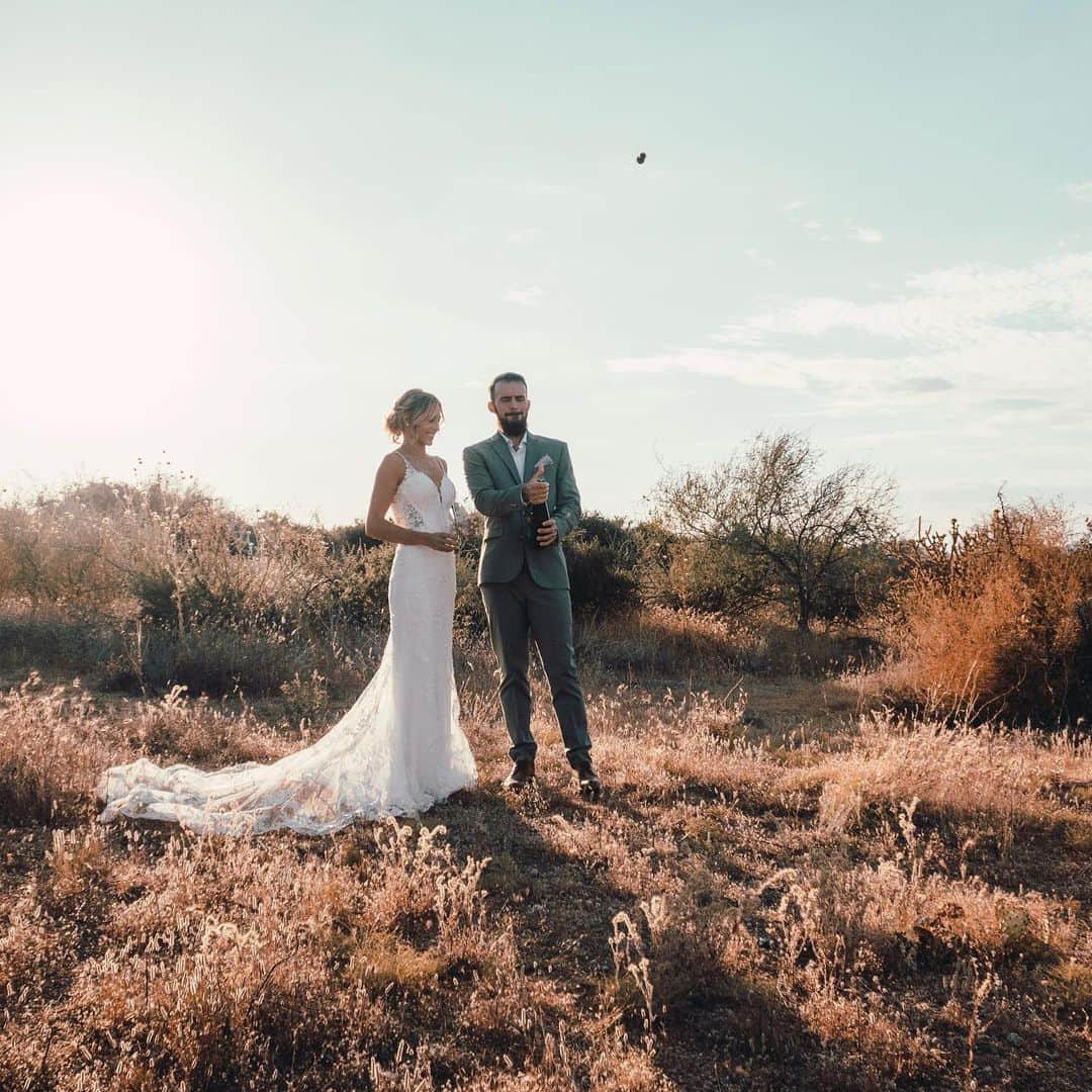 ジョーイ・ダックのインスタグラム：「Happy what should have been our wedding day 2.0 @jhettler24 🥂  Another wedding celebration with all our family and friends postponed, but atleast we managed to get the married part in!   We’ll party one day 🎉」