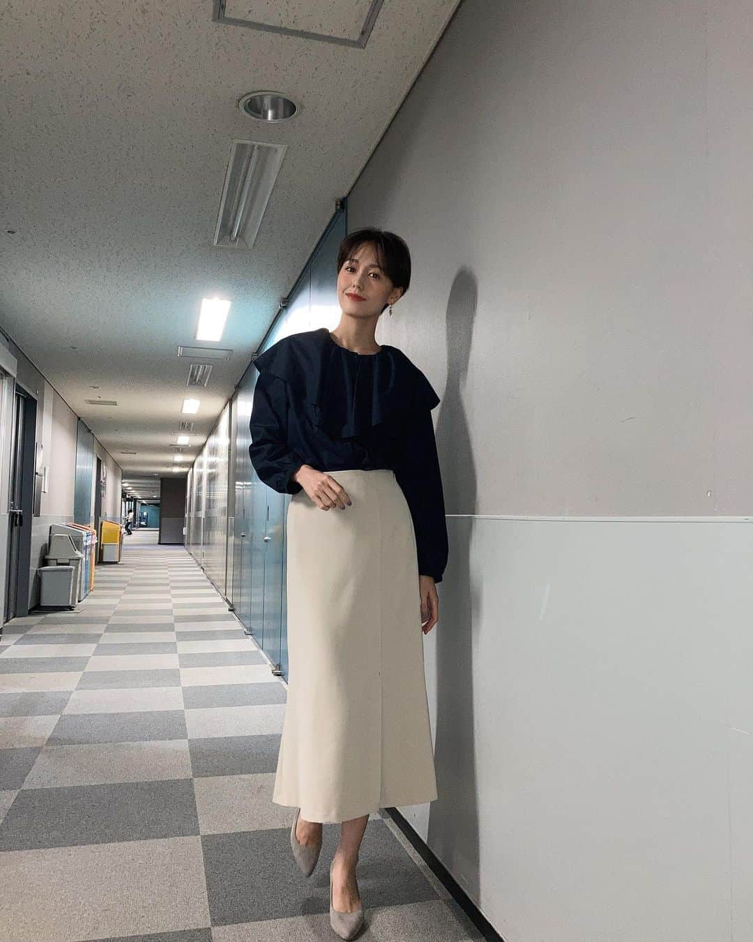 TBS「ビジネスクリック」さんのインスタグラム写真 - (TBS「ビジネスクリック」Instagram)「👠本日の衣装👠  本日の #平野マユ キャスターの衣装は #undixcors でした♥️  スリットのはいったスカートがセクシーですね💋🤍  平野さんのスタイルが際立つコーディネートでした🌙  #TBS #ビジネスクリック #businessclick #ビジクリ」9月8日 1時19分 - business_click