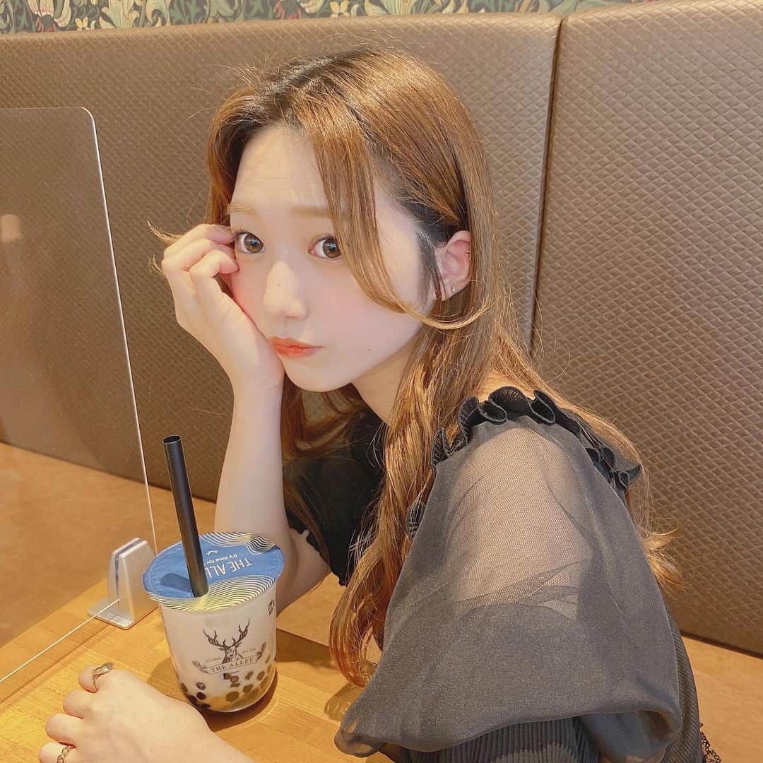 阪上彩香のインスタグラム：「いつもゴンチャ民やけど 久しぶりにジアレイ飲んだ💭」