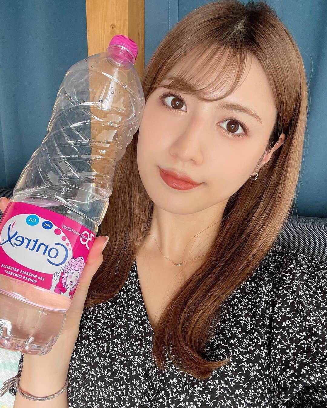 御子柴かなさんのインスタグラム写真 - (御子柴かなInstagram)「美容のためにお水を意識してとってます。 これを1日1本飲むのが最近の目標です🌿」9月8日 11時34分 - kanakana2510