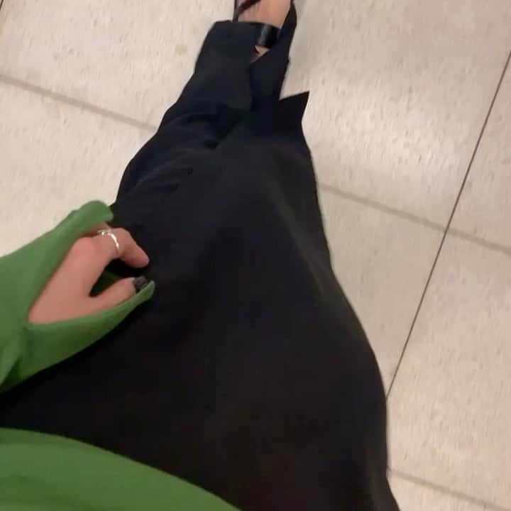 Alisaのインスタグラム：「green×black☕️🍃 popupしてる間に秋がきて あれ夏は？どこいった？状態です🧘🏽💭  #ootd#outfit#stylemixer」