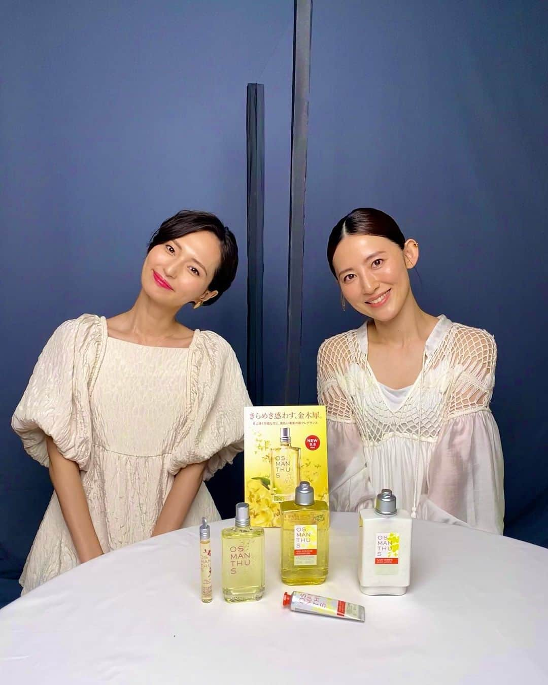 福田彩乃さんのインスタグラム写真 - (福田彩乃Instagram)「先日の @wwd_jp と @loccitane_jp のインスタライブコラボ、観ていただけましたかー？？ 実は今、空前のキンモクセイブームで、みんな大好きロクシタンからも「オスマンサス」シリーズが本日9月8日発売されるんです✨ 期間限定ではなく、定番化されてこれからいつでもキンモクセイが身近に感じられるようになります🥰 オードトワレは甘すぎず、ラフランスやアプリコットの香りも入ってるから柔らかく香るのが私はお気に入り✨ 時間の経過とともに、自分の肌の香りと馴染んで、少しずつ香りも変わってくよ！ ⁡ シャワージェルは旦那さんも一緒に愛用中✨ メンズにもおすすめです✿ ⁡ 気になる方✨@wwd_jpのアーカイブに残ってるのでぜひチェックしてみてね！ 琴ちゃん楽しかったね！またねー😽 ⁡ #金木犀女子 #金木犀 #オスマンサス #ロクシタン #PR @loccitane.jp」9月8日 12時55分 - ayanofukuda_official