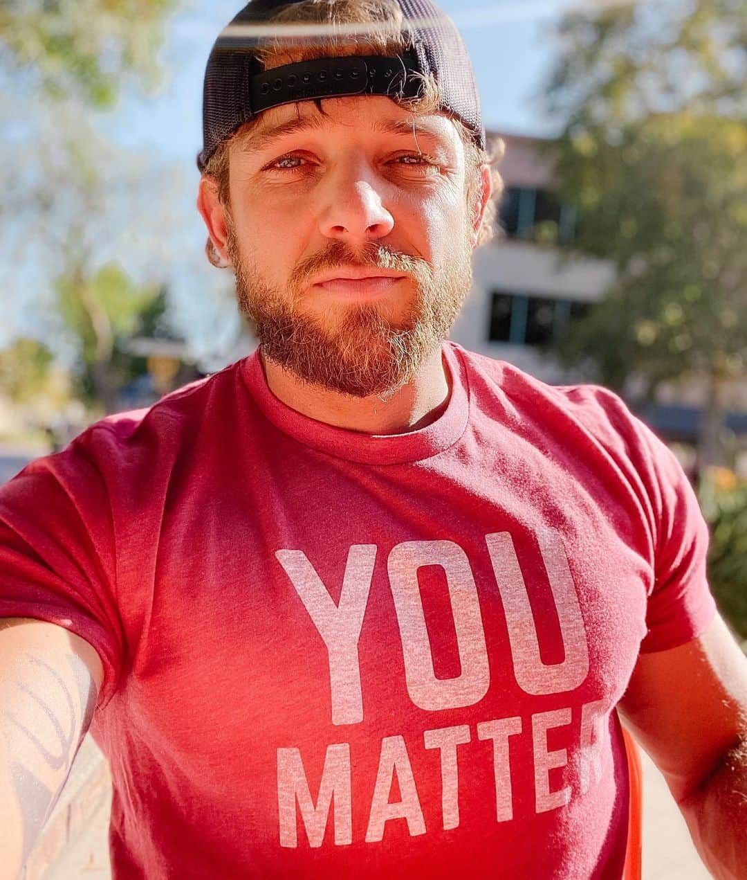 マックス・シエリオットのインスタグラム：「More than 4x the number of those who stepped up to protect and defend our freedoms have died on home soil by their own hand than those who were killed in action since 9/11. Think about that…Veterans need our support now more than ever!    I’ve teamed up with @bootcampaign to do just that, to show our veterans what they need to hear, see and feel from all of us:  YOU MATTER!  100% of proceeds from the YOU MATTER collection benefit veterans seeking care for invisible wounds of war through Boot Campaign’s program. Get yours and help me in supporting a great cause that I am proud to represent at: www.bootcampaign.org/YouMatter #youmatter #veterans #suicideprevention #bootcampaign」