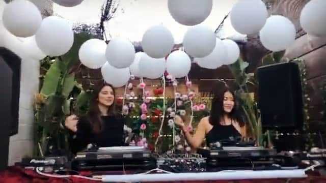 のインスタグラム：「Now I know to check DM request box more often. Couple of heartwarming messages from ppl who were on the dance floor last 3 shows and their stories were gone I couldn’t see but someone sent cute videos of me and @jessiecalistri doing simultaneous dancing 😆 made me big smile reading nice messages 💜 can’t wait for next time!」