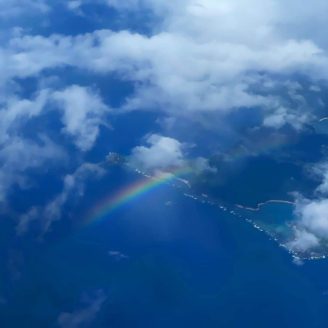 田中律子さんのインスタグラム写真 - (田中律子Instagram)「空から虹🌈しかもダブルレインボーも🌈  たった30分のフライトで何個虹が見れたかな🌈🌈🌈  太陽と雨と水蒸気と雲と 大自然のスペクタル✨  #okinawa  #rainbow  #norainnorainbow  #beautifulworld  #thankyou  #lifeisbeautiful  #savetheplanet」9月8日 11時18分 - ri2kotanaka