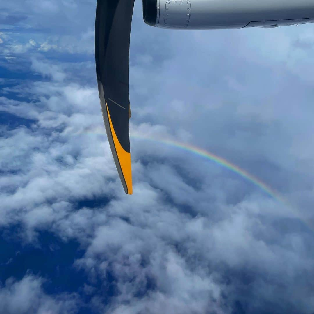 田中律子さんのインスタグラム写真 - (田中律子Instagram)「空から虹🌈しかもダブルレインボーも🌈  たった30分のフライトで何個虹が見れたかな🌈🌈🌈  太陽と雨と水蒸気と雲と 大自然のスペクタル✨  #okinawa  #rainbow  #norainnorainbow  #beautifulworld  #thankyou  #lifeisbeautiful  #savetheplanet」9月8日 11時18分 - ri2kotanaka