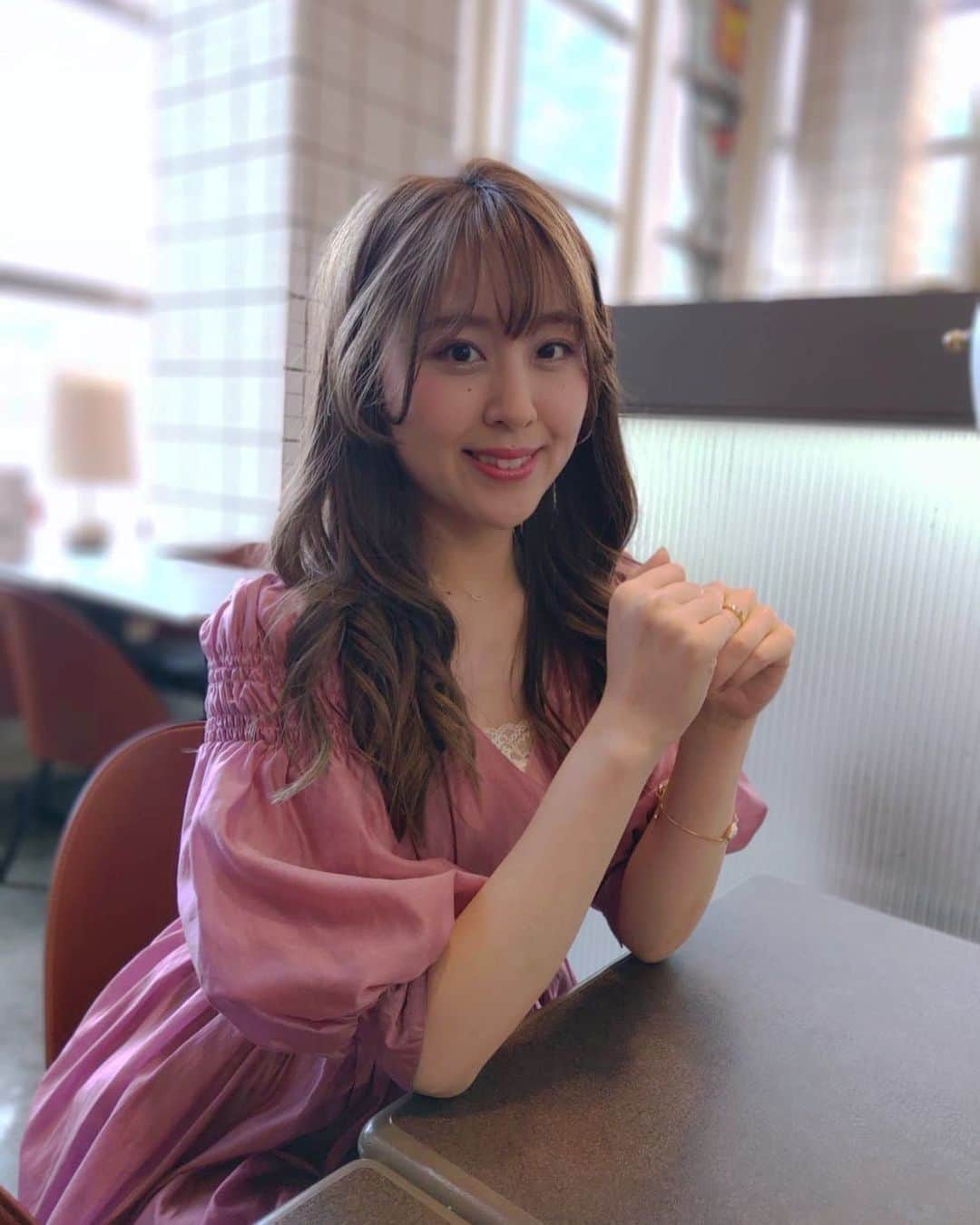 磯田彩実さんのインスタグラム写真 - (磯田彩実Instagram)「. 週頭におやすみをもらって きょうは勤務でした🏢  が、やっぱり写真は撮らなかったので また過去のを載せます😂💓  もう一気に秋ですね🍁  通勤コーデもチェンジしようかな👗🤎  #普通の日 #お仕事 #tvh#アナウンサー#磯田彩実 #outfit#herlipto  ポップアップいいなぁ🥲✨ 投稿と発売を心待ちにします🥰」9月8日 21時20分 - ayami_isoda.tvh7