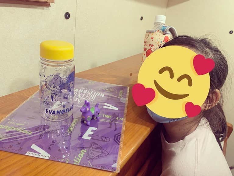 のインスタグラム：「最近ちびたちからもらった愛  #何がすごいって全部違う子からの愛 #皆先生のことをよくわかっているね？！ #6枚目は夏休みの自由研究ビスマス #7枚目は夏の落とし物」