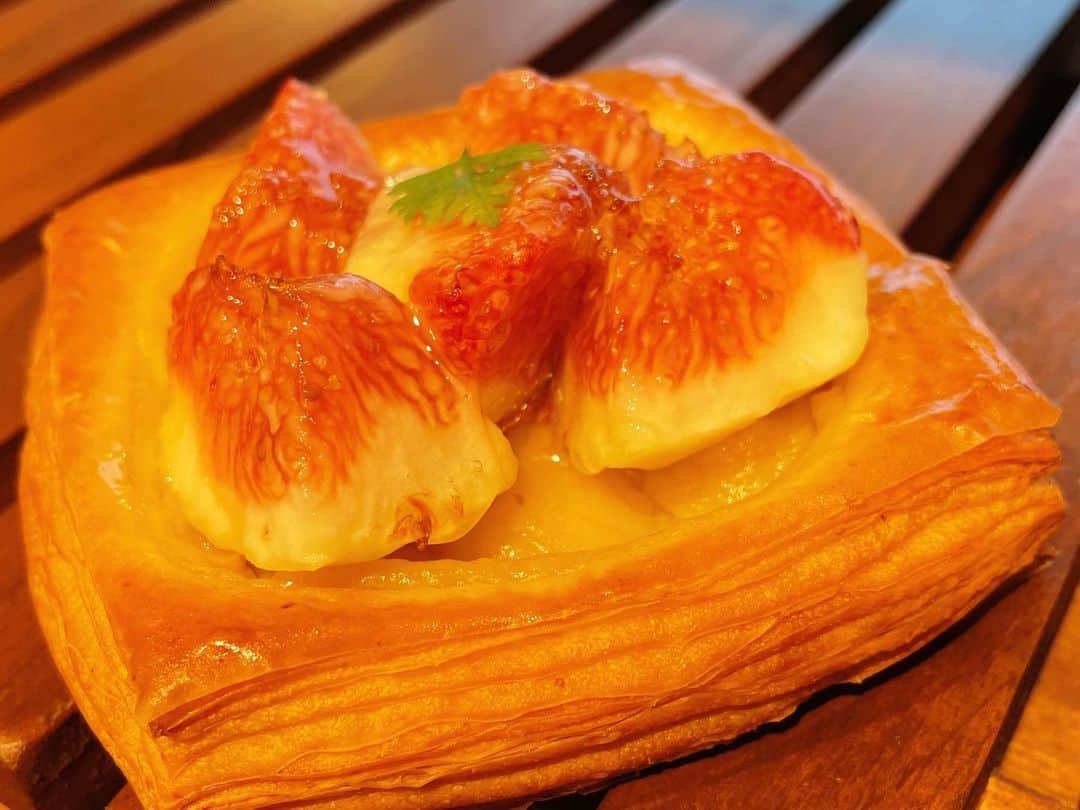 濱村春香のインスタグラム：「. いちじくのデニッシュ美味しかった☺︎」