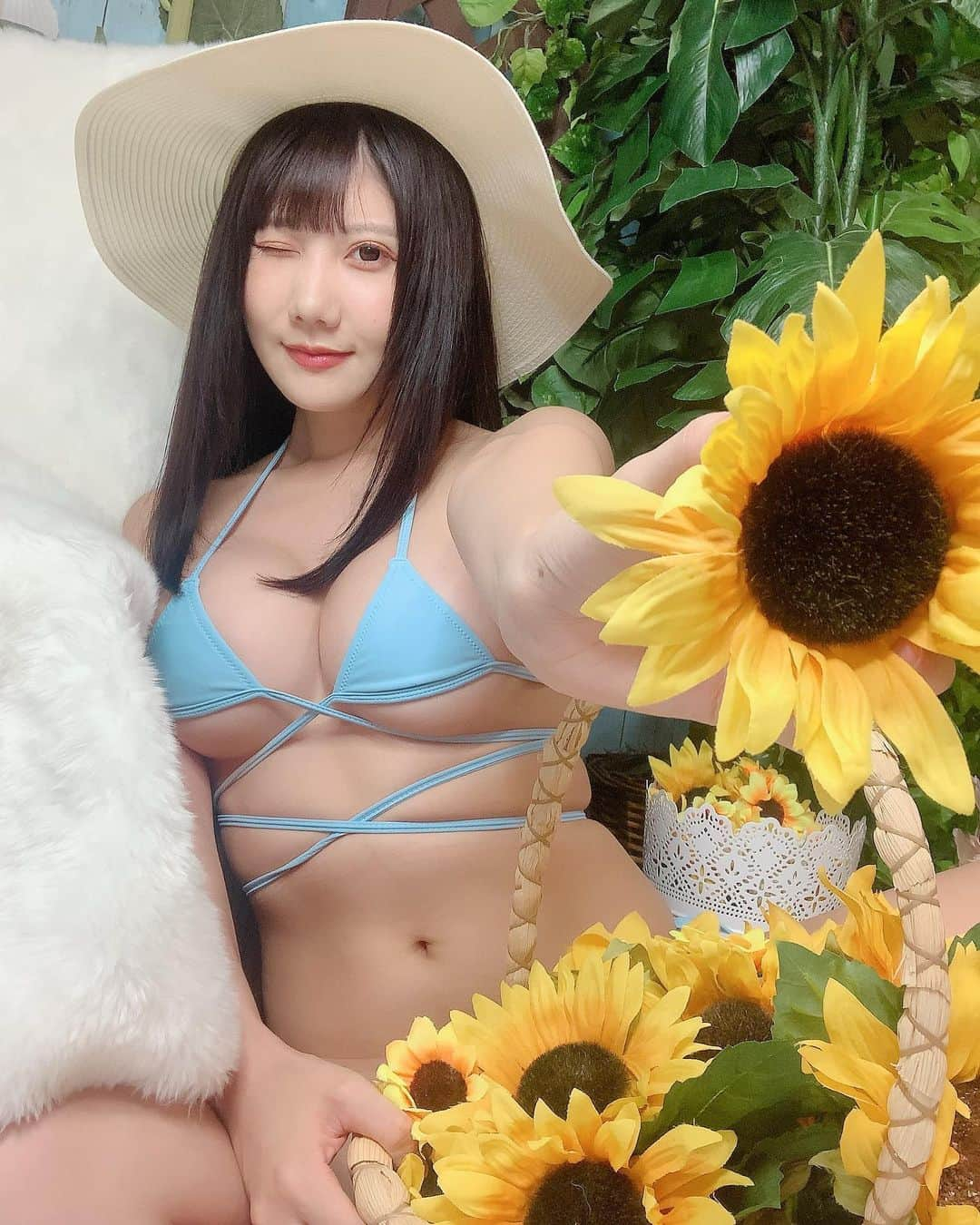 小鳥遊くれあさんのインスタグラム写真 - (小鳥遊くれあInstagram)「もうすぐ夏の終わりだね🌻  #グラドル自画撮り部 #グラビアモデル #グラドル #グラビアアイドル #黒髪女子 #cosplay #animecosplay #otakugirl #角色扮演  #グラドル #sexyphoto #小鳥遊くれあ  #ランジェリーモデル #lingeriemodel  #lingerieseksi #japanesegirl  #japanesegrammar #これがこう #偶像  #偶像练习生 #フェチ撮影 #撮影会モデル  #model #tokyotokyo #tokyocameraclub #被写体女子」9月8日 13時38分 - kurea_primo