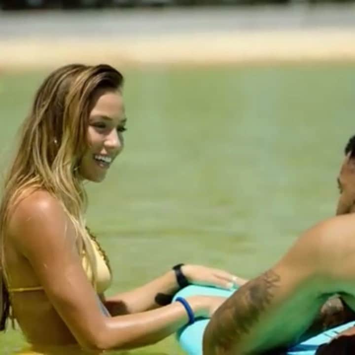 ティア・ブランコのインスタグラム：「WELL THEN😅😅😅🤣🤣🤣🤣🤣definitely didn’t get this far in the competition from my dating skills!!! HAHA @mike_johnson @bacheloretteabc 🥴 / thank you #teamtia for bearing with me through my awkwardness and floater fails this episode 🤣🙏🏽We are into the SEMI FINALS of @ultimatesurferabc 🥳🥳♥️♥️♥️ Wooop!!!!!!!」