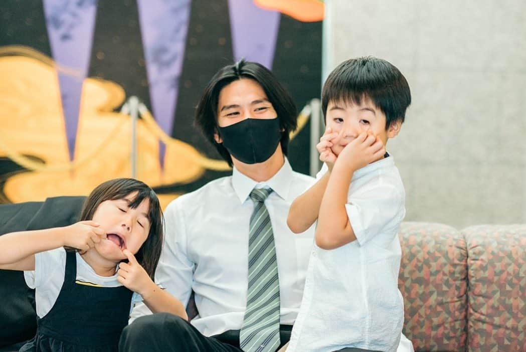 野村祐希さんのインスタグラム写真 - (野村祐希Instagram)「写真見返すと半分は変顔なんよなぁ。笑 子供の笑顔癒し。  #甥っ子 #姪っ子 #叔父 #兄貴の子供に #アニキって呼ばせてます #三嶋神社 @masatakanomura」9月8日 15時45分 - yuknmr