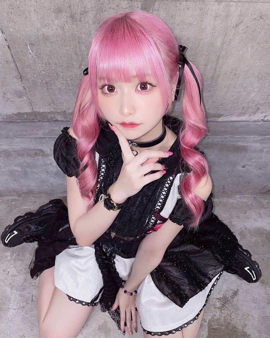 いちさんのインスタグラム写真 - (いちInstagram)「私じゃダメかな、、  #idol #cosplay #cosplayer #cosplaygirl #japanesegirl #girl #selfie #instagood #hightone #maid #pinkhair  #twins #twintail #fff #lfl #l4l #アイドル #派手髪」9月8日 16時18分 - ichi_7cos
