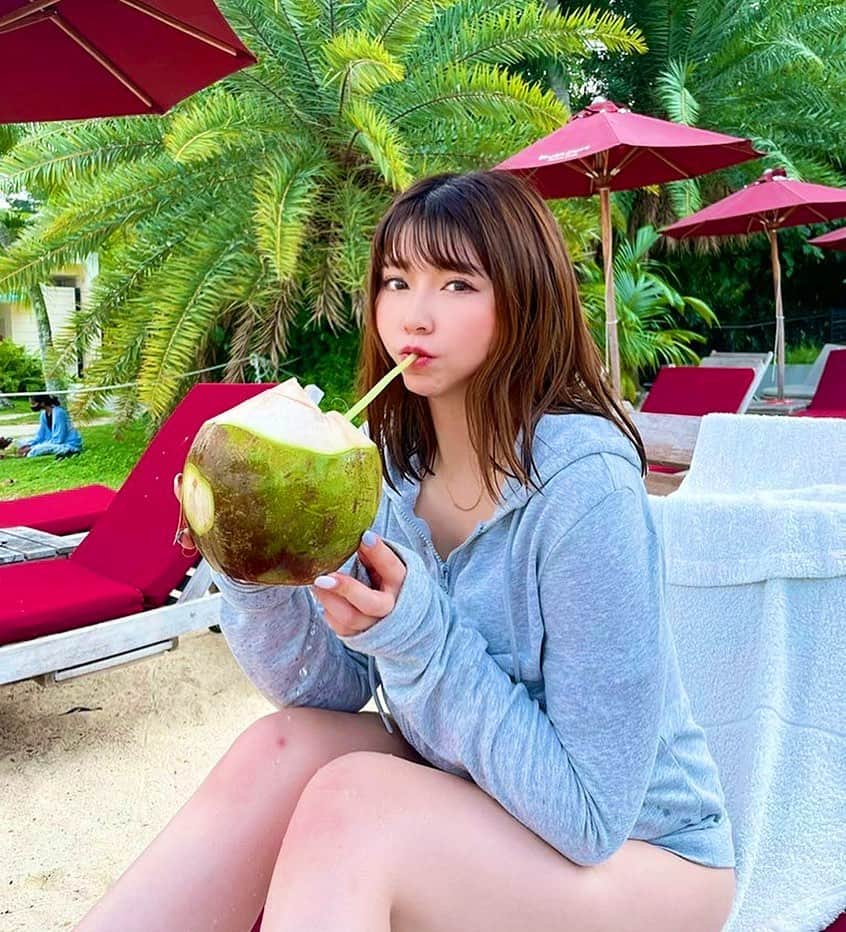 橘まりやさんのインスタグラム写真 - (橘まりやInstagram)「むちっ🥥🥥🥥  #rumoursbeachclub  #singaporelife #singapore #singaporegirl #singaporeinsta #シンガポール在住 #シンガポールライフ #シンガポールおすすめ #シンガポール留学 #シンガポール情報 #シンガポール美女 #シンガポール #シンガポール生活 #語学留学 #抱き心地ナンバーワングラドル #メリハリむっちりボディー #橘まりや #グラビア #グラドル #タレント #gravure #sexy #japanesegirl #idol #그라비아  #아이돌 #followｍe #偶像 #寫真偶像」9月8日 16時43分 - mariya_tachibana_official