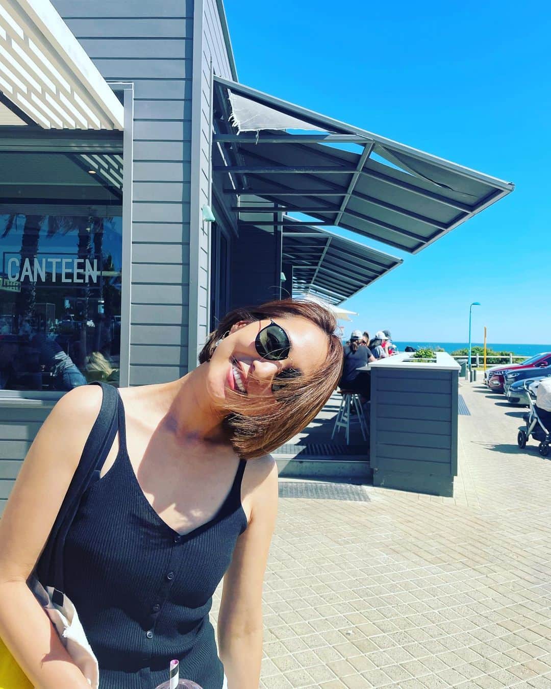 福間文香のインスタグラム：「Happy Sunny Day🌞  #triggbeach  @canteentrigg   ＃首の角度がまーきの ＃👣」