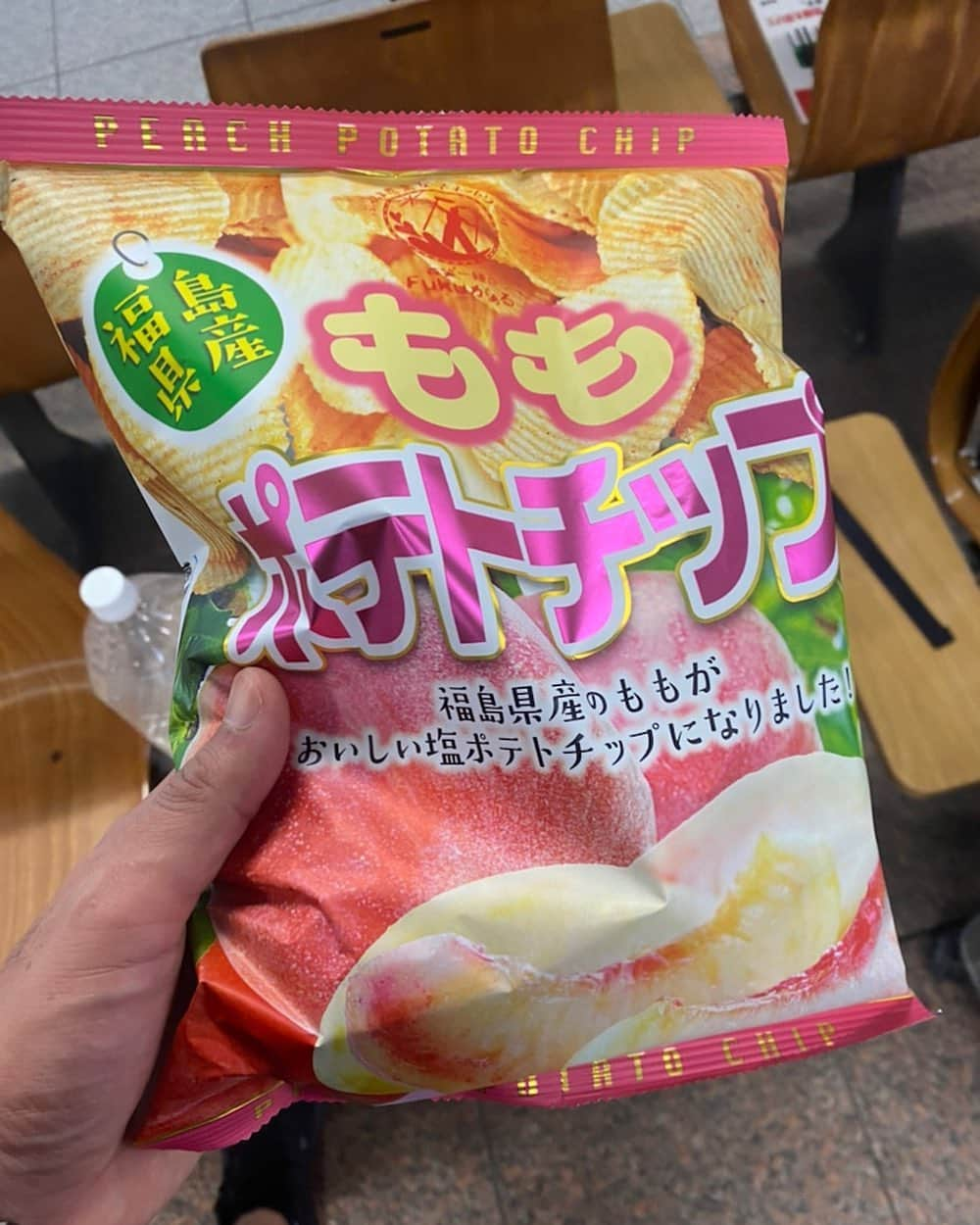 市川海老蔵 （11代目）さんのインスタグラム写真 - (市川海老蔵 （11代目）Instagram)「Fukushima exclusive Peach Potato Chips!  Wonder what it’s like,  so interesting... * 福島限定！  どんなものですかね、  興味津々です、  #市川海老蔵 #海老蔵 #成田屋 #歌舞伎  #歌舞伎座 #和 #舞台 #ABKAI #ABMORI #ebizoichikawa #ebizo #kabuki #thunderparty #ebizotv #theater #theaterarts #actor #kabukiactor #japan #classic #traditionaljapan #japaneseculture #japan_og_insta #performingarts」9月8日 17時09分 - ebizoichikawa.ebizoichikawa