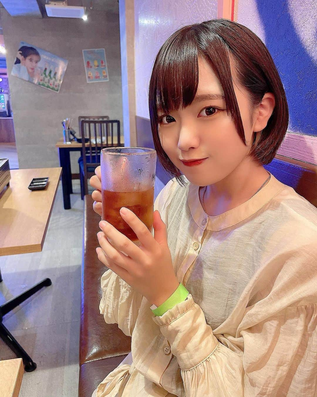 香月杏珠さんのインスタグラム写真 - (香月杏珠Instagram)「彼女とご飯なうに使っていいですよ✌️☺️笑   #彼女とデートなうに使っていいよ   #焼肉に  #きた  #アハハ」9月8日 17時54分 - anjyu_neko