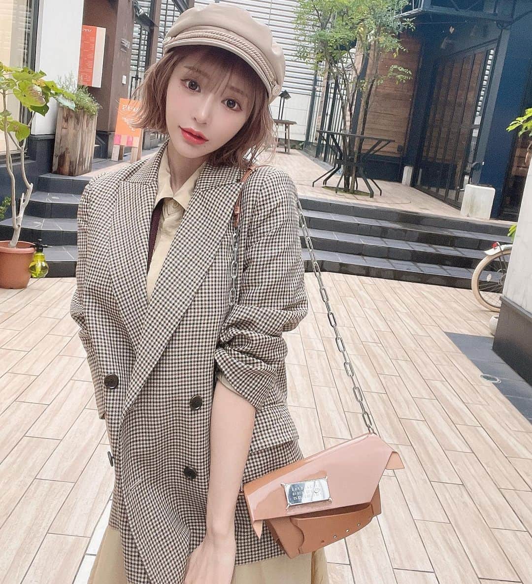 明日花キララのインスタグラム：「髪短くしたの👩🏻‍🦰 とってもお気に入り❤︎ @ukita_bob カットも巻きもうますぎるの🥺🥺  結構前のAスレッドのおかげでお顔シュッとしていて髪の毛短くてもお顔大きく見えなくて凄く嬉しいです👼🏻  #aスレッド #aclinic #aclinic銀座 #aclinic横浜 #aクリニック #美容 #小顔 #美肌 #リフトアップ #美容外科 #美容皮膚科 #美容クリニック #山田哲雄」