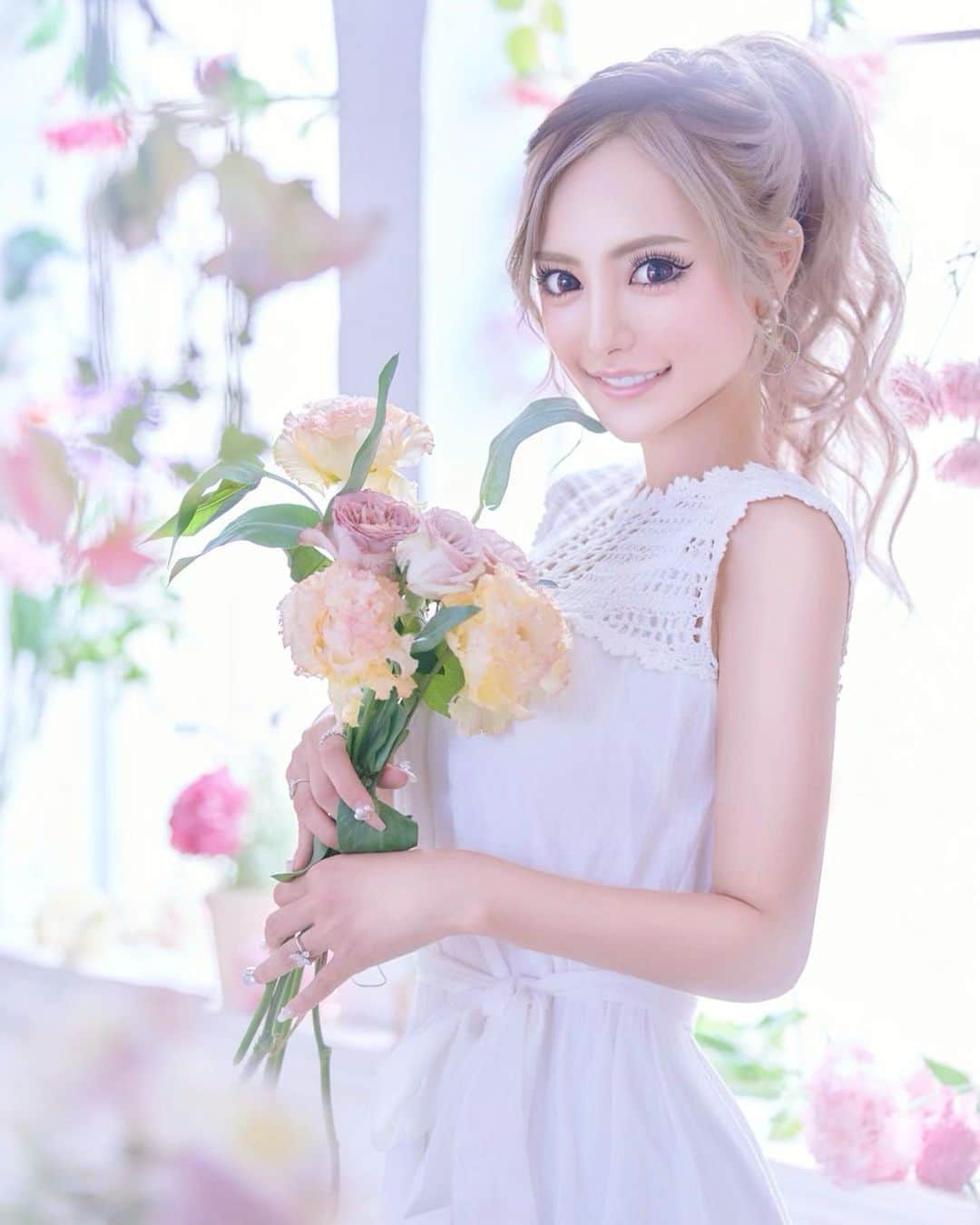 葉月芽生さんのインスタグラム写真 - (葉月芽生Instagram)「🌸🌷🌼  ふんわり🧴🧼  お花に囲まれて幸せな撮影☺️💗💕 @tainew_official  @luline.jp   #luline  #体入ドットコム  #撮影  #ポニーテール  #葉月芽生」9月8日 18時20分 - mei_hazuki