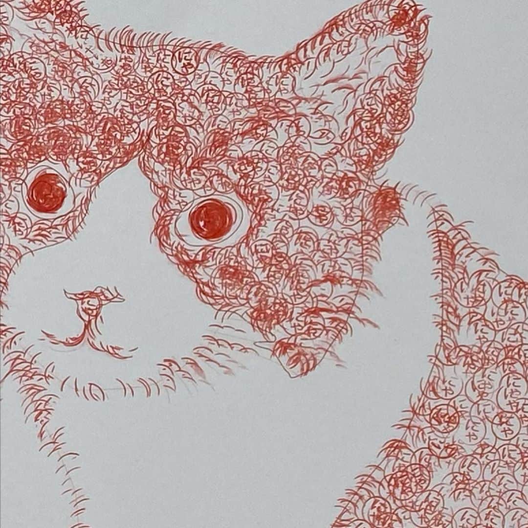 佐藤彩さんのインスタグラム写真 - (佐藤彩Instagram)「ネクストフォーカスでご紹介した#捺すアート  点描のような感覚で、ハンコを使って完成させるアートです💮 . . 私が持っている猫ちゃんのアートは…「にゃ」というハンコで描いたもの🐈  アップの写真を見ると「にゃ」がわかります🐱笑  そして、薄くガイドの線が描かれているものに、ハンコをいろんな角度や強さで捺していくので、皆さん簡単に楽しめますよ🤗  おうち時間、夢中になれる新感覚アート、ぜひお試しあれ🖼  #HBCラジオ #全力プレゼントウィーク  #朝刊さくらい #ジンギスカンセット当たります #ネクストフォーカス #ハンコ #アート #にゃ #点描 #おうち時間 #アートを楽しむ #HBC #北海道放送 #アナウンサー #佐藤彩」9月8日 19時51分 - hbc_ayasato