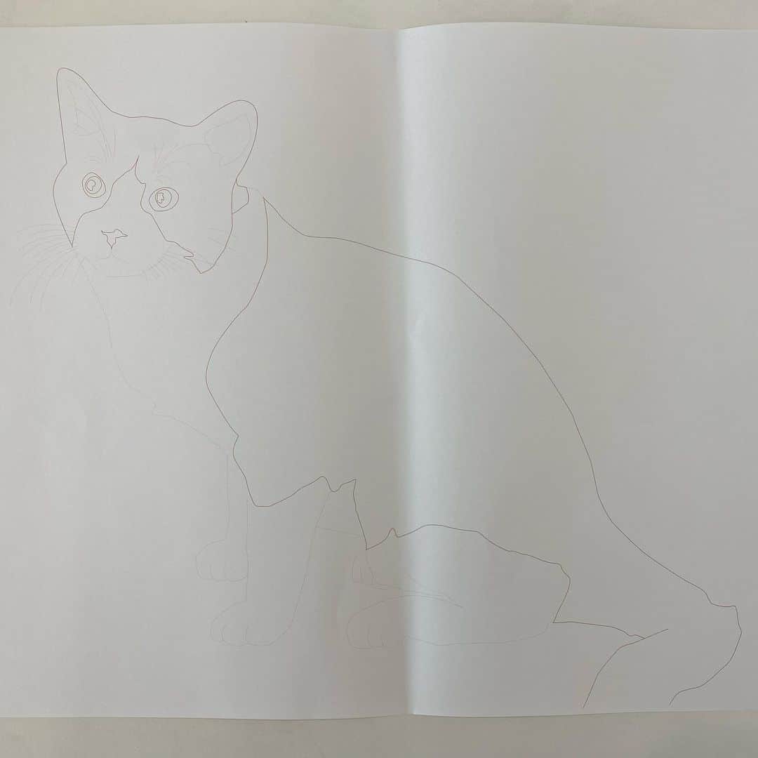 佐藤彩さんのインスタグラム写真 - (佐藤彩Instagram)「ネクストフォーカスでご紹介した#捺すアート  点描のような感覚で、ハンコを使って完成させるアートです💮 . . 私が持っている猫ちゃんのアートは…「にゃ」というハンコで描いたもの🐈  アップの写真を見ると「にゃ」がわかります🐱笑  そして、薄くガイドの線が描かれているものに、ハンコをいろんな角度や強さで捺していくので、皆さん簡単に楽しめますよ🤗  おうち時間、夢中になれる新感覚アート、ぜひお試しあれ🖼  #HBCラジオ #全力プレゼントウィーク  #朝刊さくらい #ジンギスカンセット当たります #ネクストフォーカス #ハンコ #アート #にゃ #点描 #おうち時間 #アートを楽しむ #HBC #北海道放送 #アナウンサー #佐藤彩」9月8日 19時51分 - hbc_ayasato