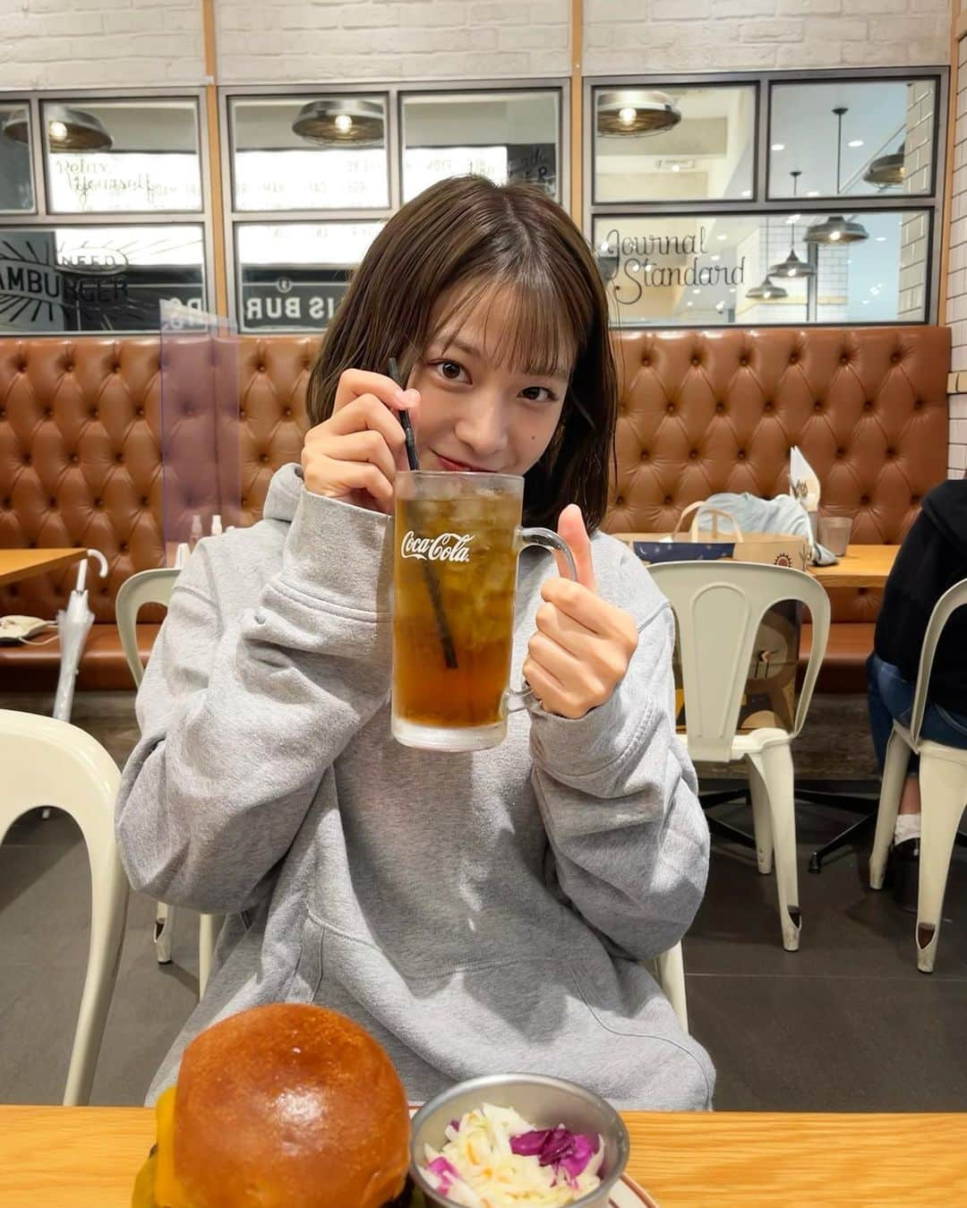 山口清香さんのインスタグラム写真 - (山口清香Instagram)「🍔🍟🥤  ダブルバーガーにLサイズセット 食べ盛りで困るなぁ、😥」9月8日 20時15分 - sayaka__yamaguchi_